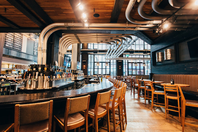 1 Adelaide St E, Toronto, ON M5C 2V9