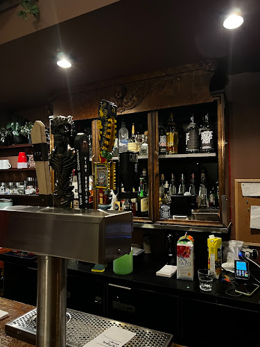 Pour Boy - Somerset - Ottawa