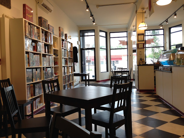 Comentarii opinii despre King Me Boardgamery and Cafe