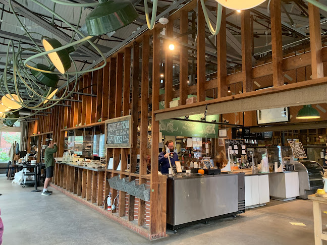 550 Bayview Ave, Toronto, ON M4W 3X8