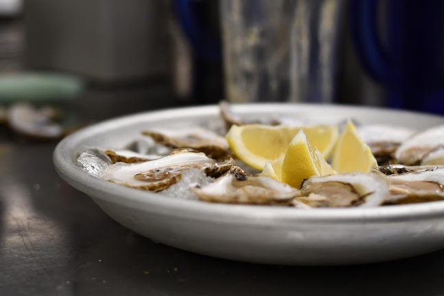 Opinii despre Chez Piggy Restaurant & Bar în Kingston - Hospitality and gastronomy