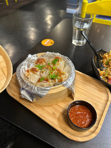 Comentarii opinii despre Bollywood Cafe Indian Street Eats & Bar.