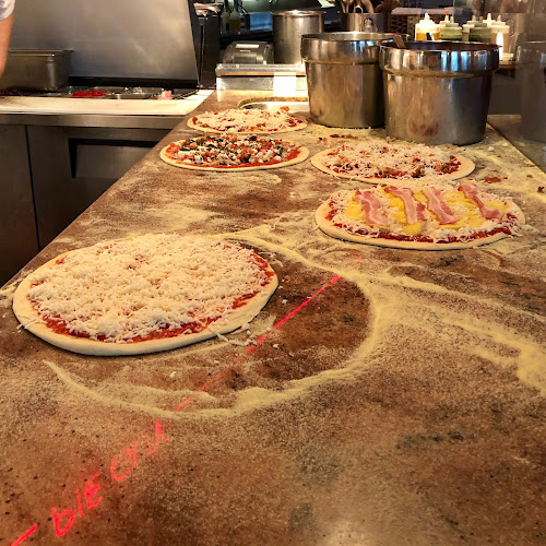Pie Wood Fired Pizza Joint - Barrie South - Hospitality and gastronomy