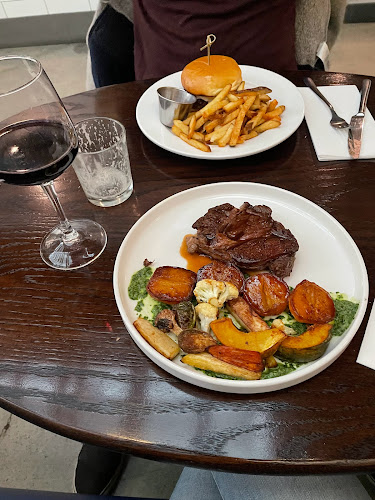 The Gull Bar and Kitchen - North Vancouver