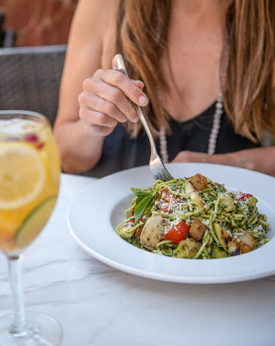 250 6th St, Courtenay, BC V9N 1M1