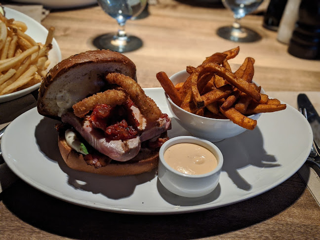 1550 Kenaston Blvd, Winnipeg, MB R3P 0Y4