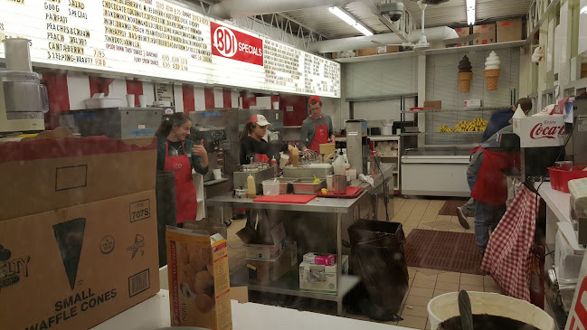 Opinii despre BDI (Bridge Drive-In) în Winnipeg - Hospitality and gastronomy