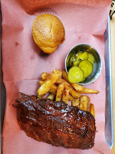 Opinii despre Smoke and Bones BBQ în North Vancouver - Hospitality and gastronomy