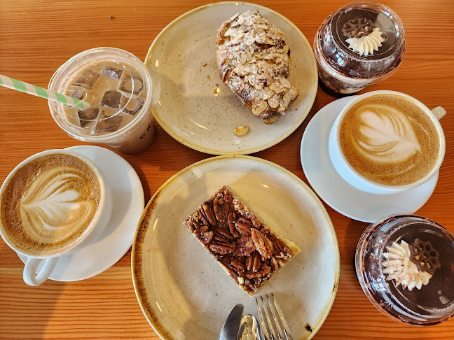 Comentarii opinii despre Crema Cafe Bar