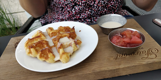 900 Canada Pl, Vancouver, BC V6C 3L5