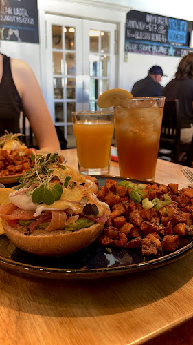 809 1 Ave NE, Calgary, AB T2E 0C2