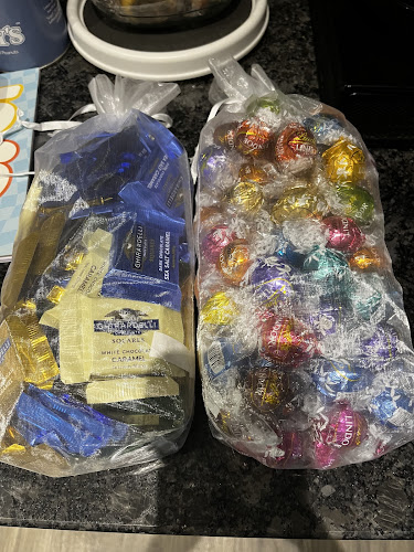 Lindt Chocolate Shop - London - London