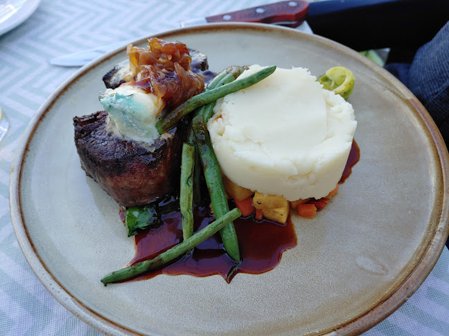 Taris on the Water - Hospitality and gastronomy