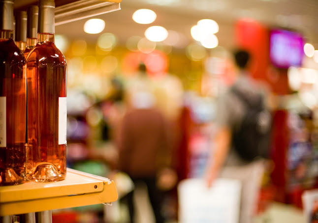 Opinii despre Shark Club Liquor Store în Lethbridge - Hospitality and gastronomy