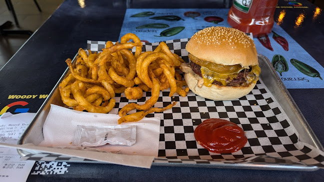 Woody Wood Burger - Hospitality and gastronomy