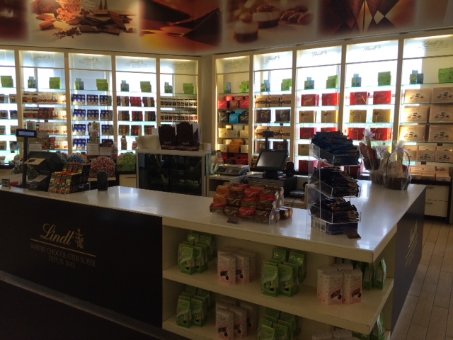 Opinii despre Lindt Chocolate Shop - Scarborough în Scarborough - Hospitality and gastronomy