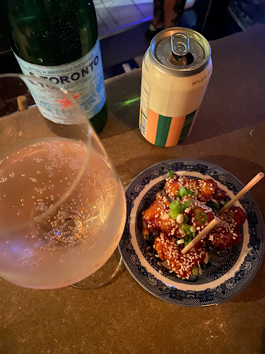 181 Bathurst St, Toronto, ON M5T 2R7