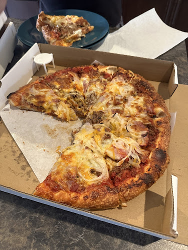 Opinii despre Perry's 2 For 1 Pizza & Pasta în Fort Saskatchewan - Hospitality and gastronomy