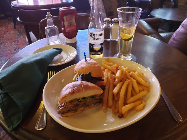 Opinii despre The Red Lion Bar & Grill în West Vancouver - Hospitality and gastronomy