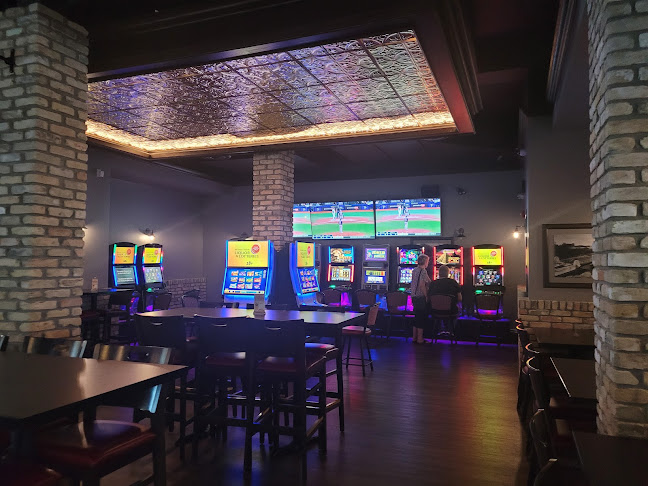 1719 Portage Ave, Winnipeg, MB R3J 0E4