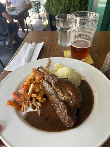 142 Cumberland St, Toronto, ON M5R 1A8