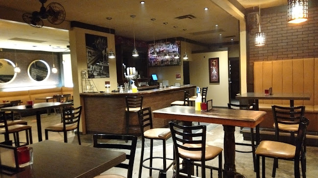 Pine & Dine Restaurant and Bar - Edmonton