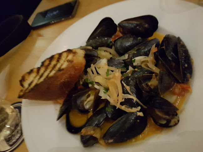 Tide and Vine Oyster House - Hospitality and gastronomy