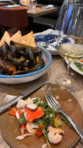 Perla Oyster Bar & Grill - Hospitality and gastronomy