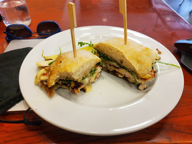 Comentarii opinii despre Bread & Cheese Eatery