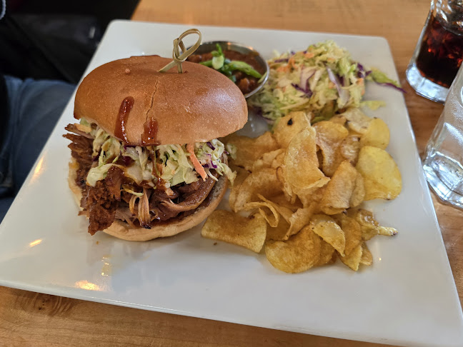 999 Marine Dr, North Vancouver, BC V7P 1S4