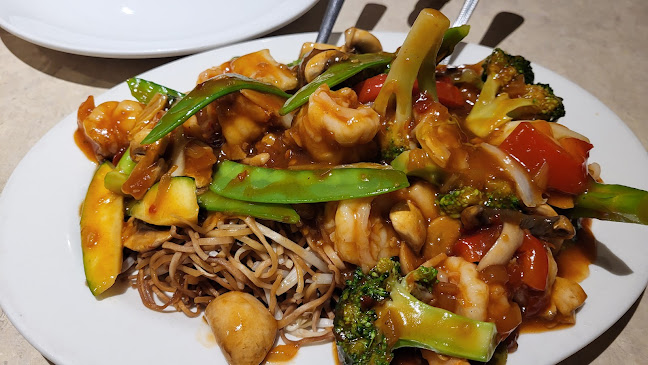 J & J Wonton Noodle House - Hospitality and gastronomy