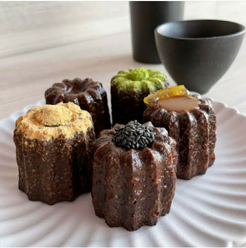 655 College St, Toronto, ON M6G 1B7