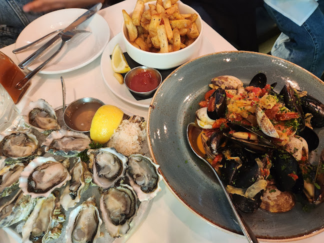 Fanny Bay Oyster Bar & Shellfish Market - Hospitality and gastronomy