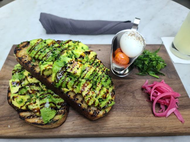 RH Courtyard Restaurant at RH Toronto