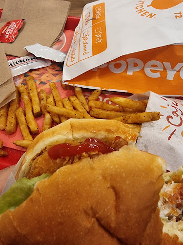 Comentarii opinii despre Popeyes Louisiana Kitchen