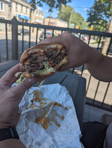 Opinii despre All Out Burger în Ottawa - Hospitality and gastronomy