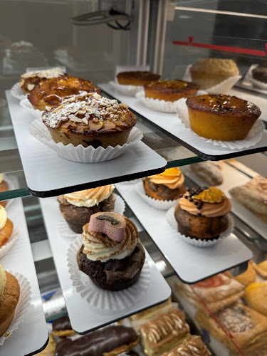 Bom Dia Café & Bakery - Queen - Hospitality and gastronomy