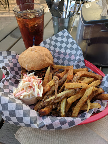 Opinii despre The Crazy Canuck Kitchener în Kitchener - Hospitality and gastronomy