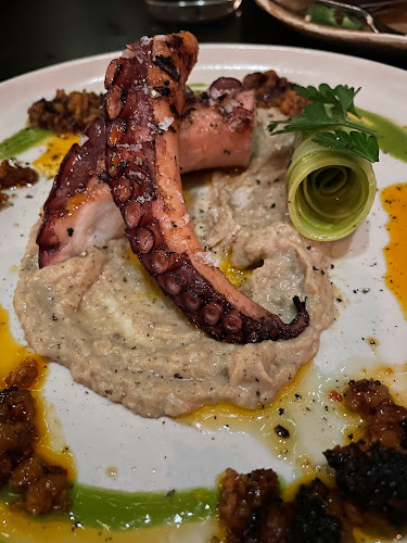 196 Robert St, Toronto, ON M5S 2K7