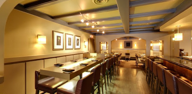 The Living Room Restaurant - Calgary