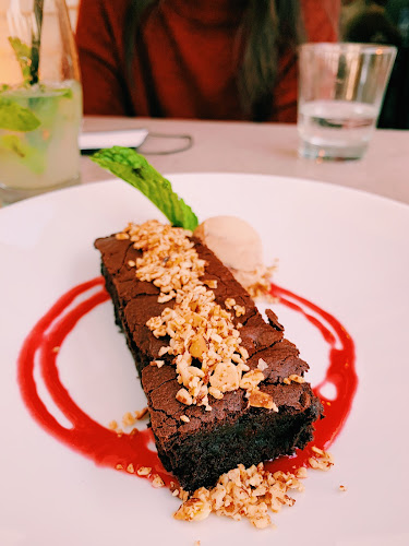 425 King St N, Waterloo, ON N2J 2Z5