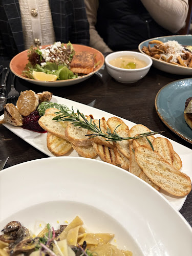 Garlic's of London - London