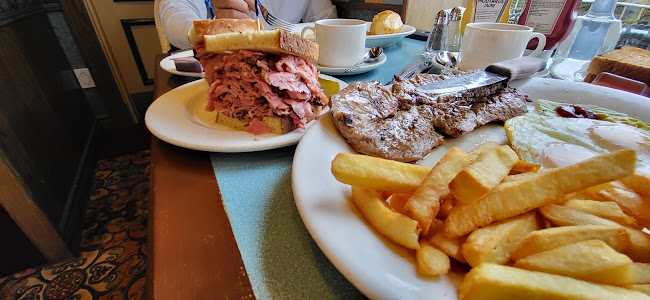 Peter's on Eglinton Restaurant