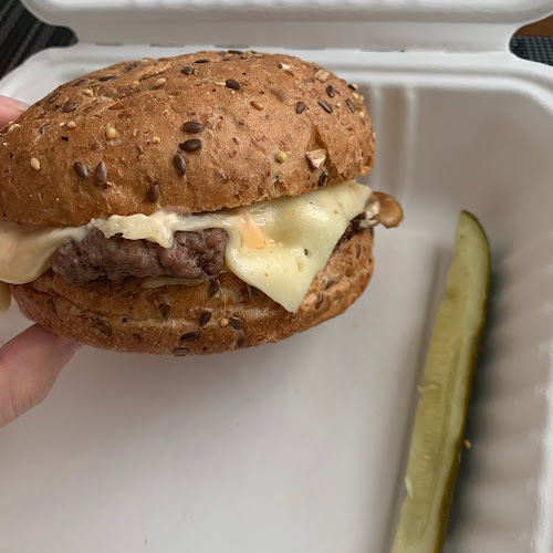 Comentarii opinii despre Ricky's Country - Schoolhouse