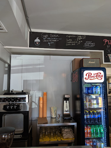 Opinii despre Carmine's Pizzeria- Authentic New York Style Pizzas în Calgary - Hospitality and gastronomy