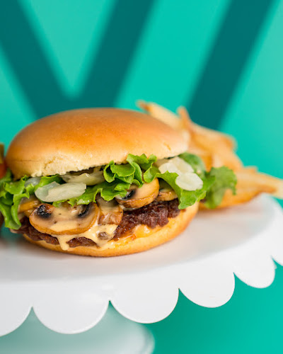 Opinii despre V Burger - 17 Ave - Ice Cream and Burger în Calgary - Hospitality and gastronomy