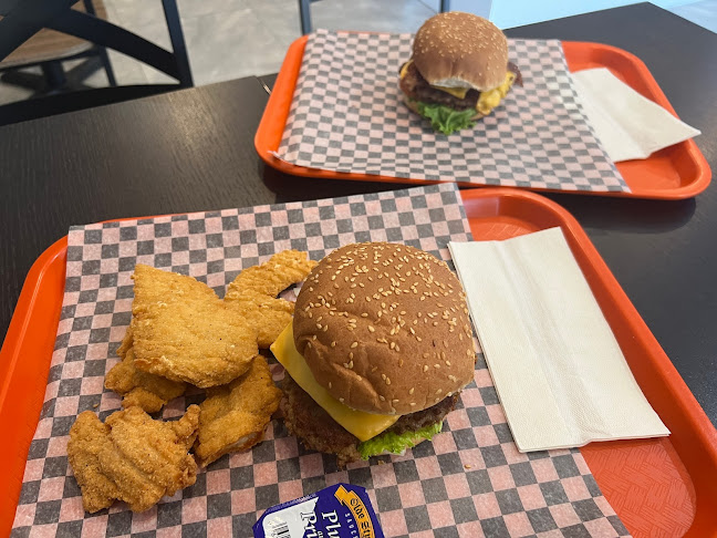 Comentarii opinii despre Burger Cafe & Beyond