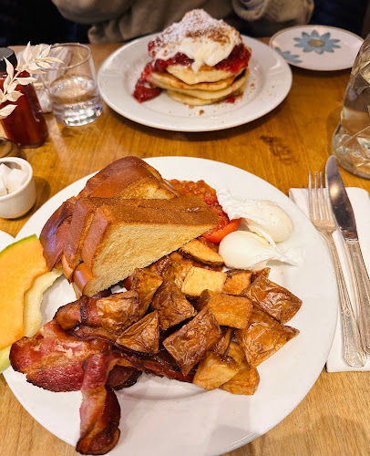 553 Church St, Toronto, ON M4Y 2E2