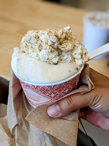 6 Charles St E, Toronto, ON M4Y 1T2