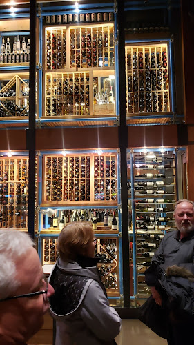 425 King St N, Waterloo, ON N2J 2Z5